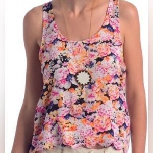 NWTs Mink Pink Womens Floral Scalloped Hem Crop top - Size Medium